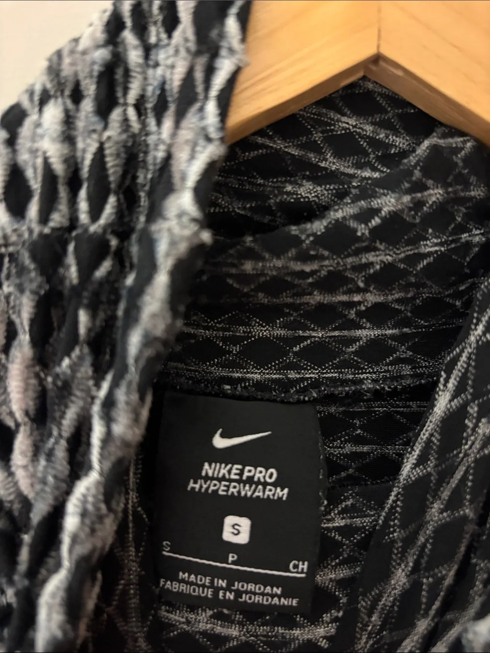 Nike Pro Hyperwarm Womens Pullover Long Sleeve Training Top S thermal shirt